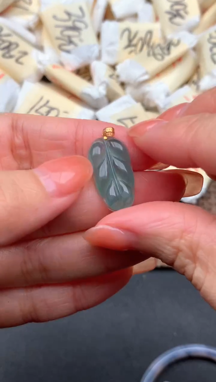 18K金镶嵌挂件翡翠—福利