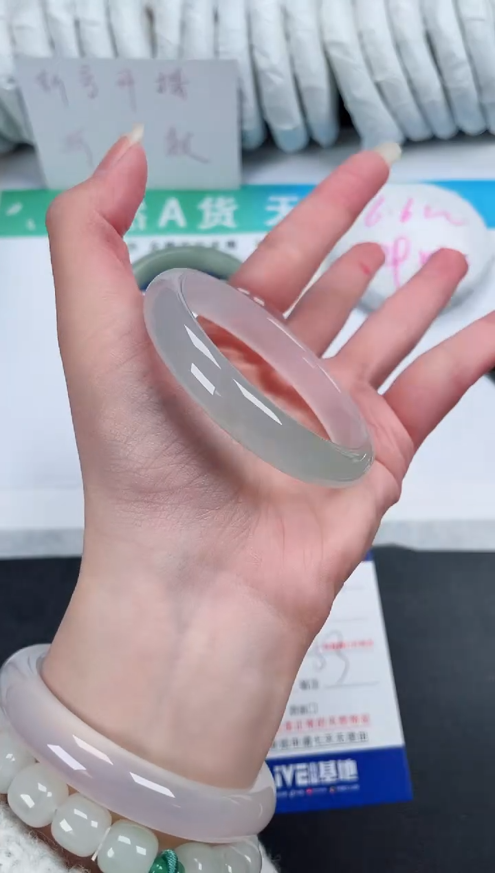 【闪购商品】石英质玉手镯未镶嵌316-53