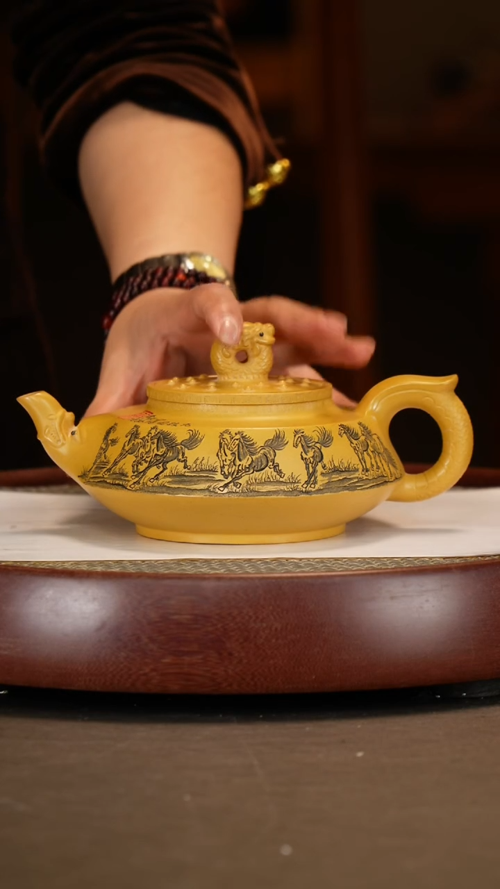【闪购商品】紫砂茶壶【曹秀芬】黄金段吟龙  560CC