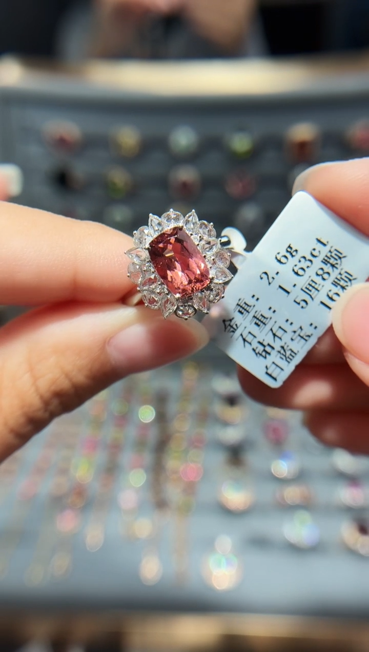 18K金镶嵌戒指碧玺1.63.