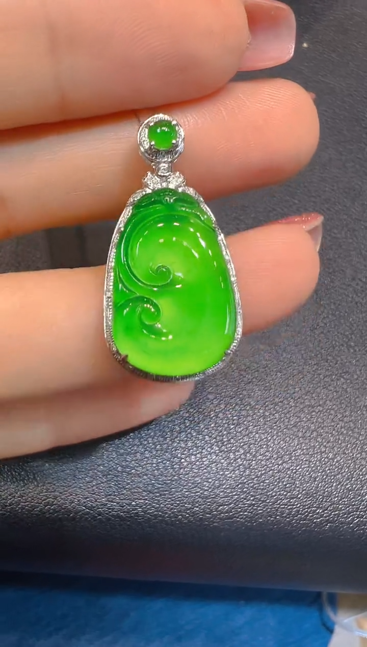 【闪购商品】翡翠吊坠(赠链)18K金镶嵌008 （多样性发货）