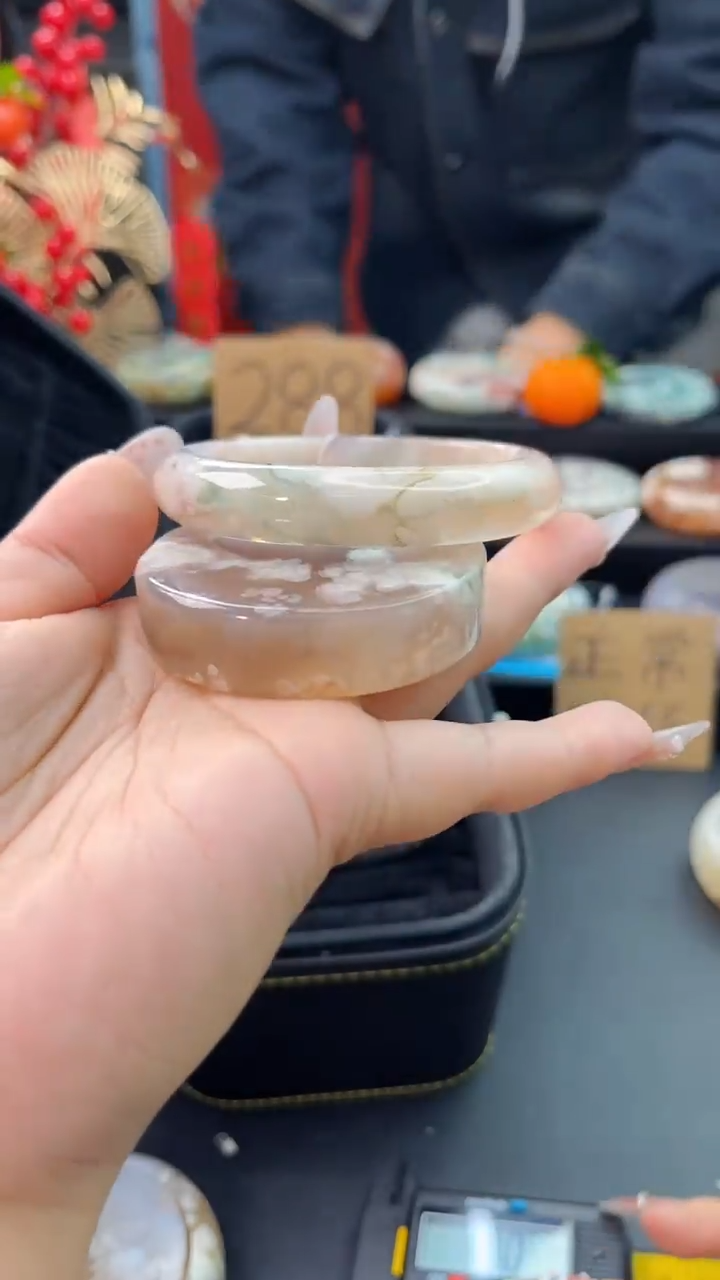 【闪购商品】石英质玉手镯未镶嵌赠送镯心（58圈口