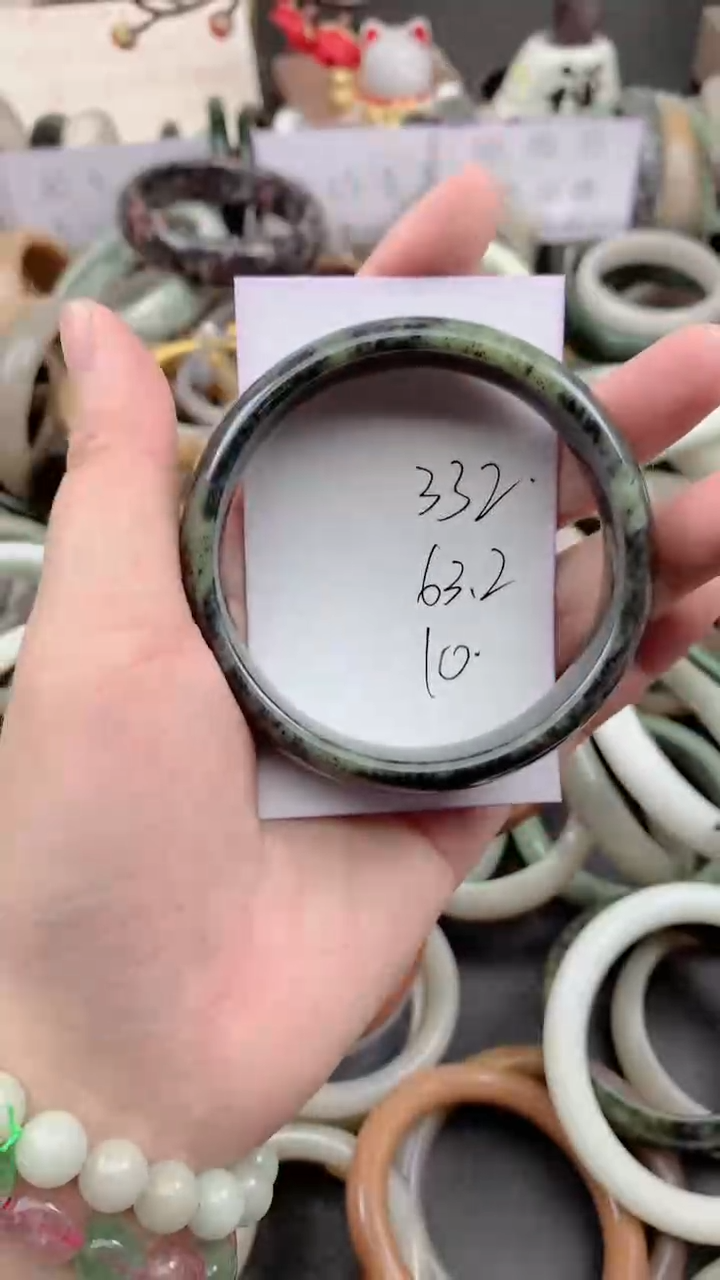 未镶嵌手镯石英质玉332