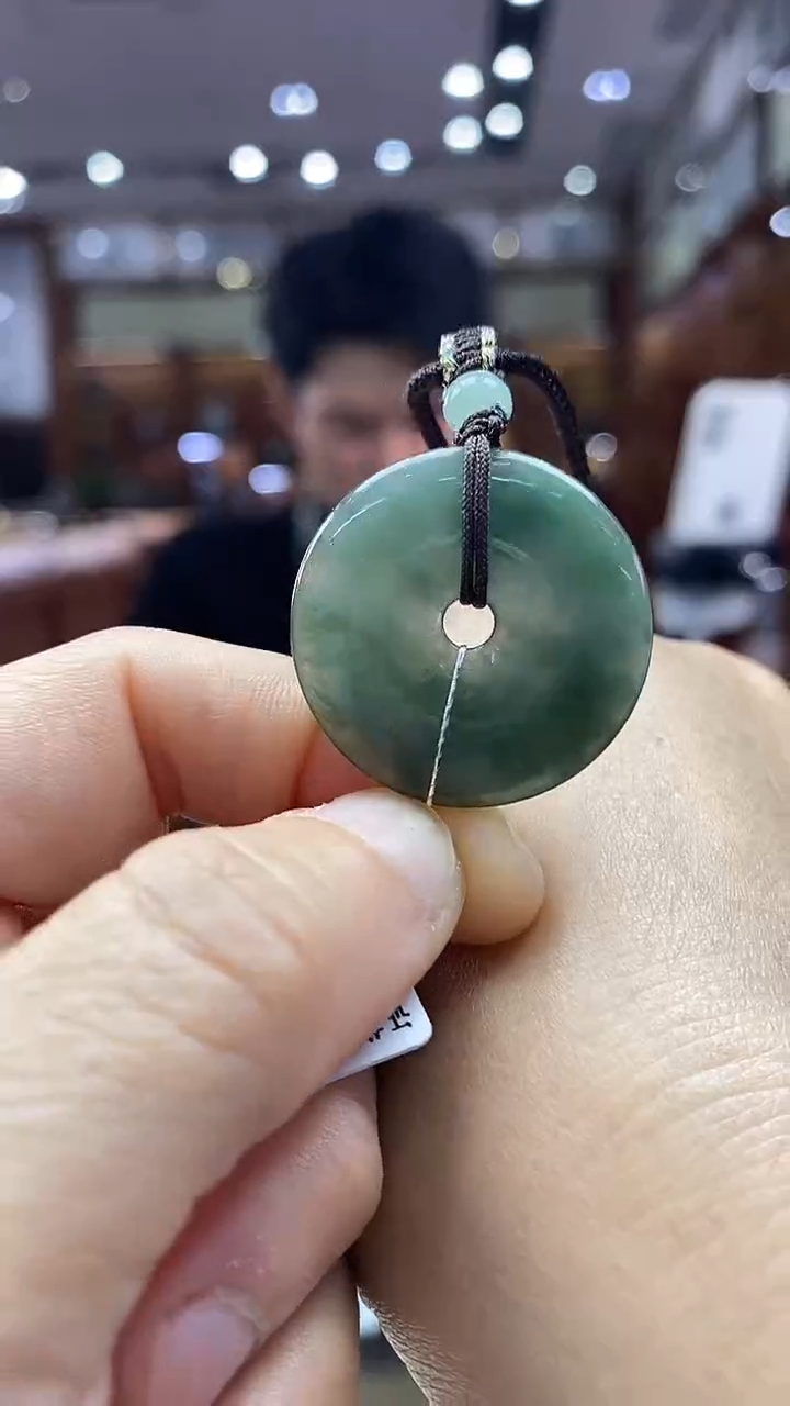 颈饰未镶嵌翡翠平安扣