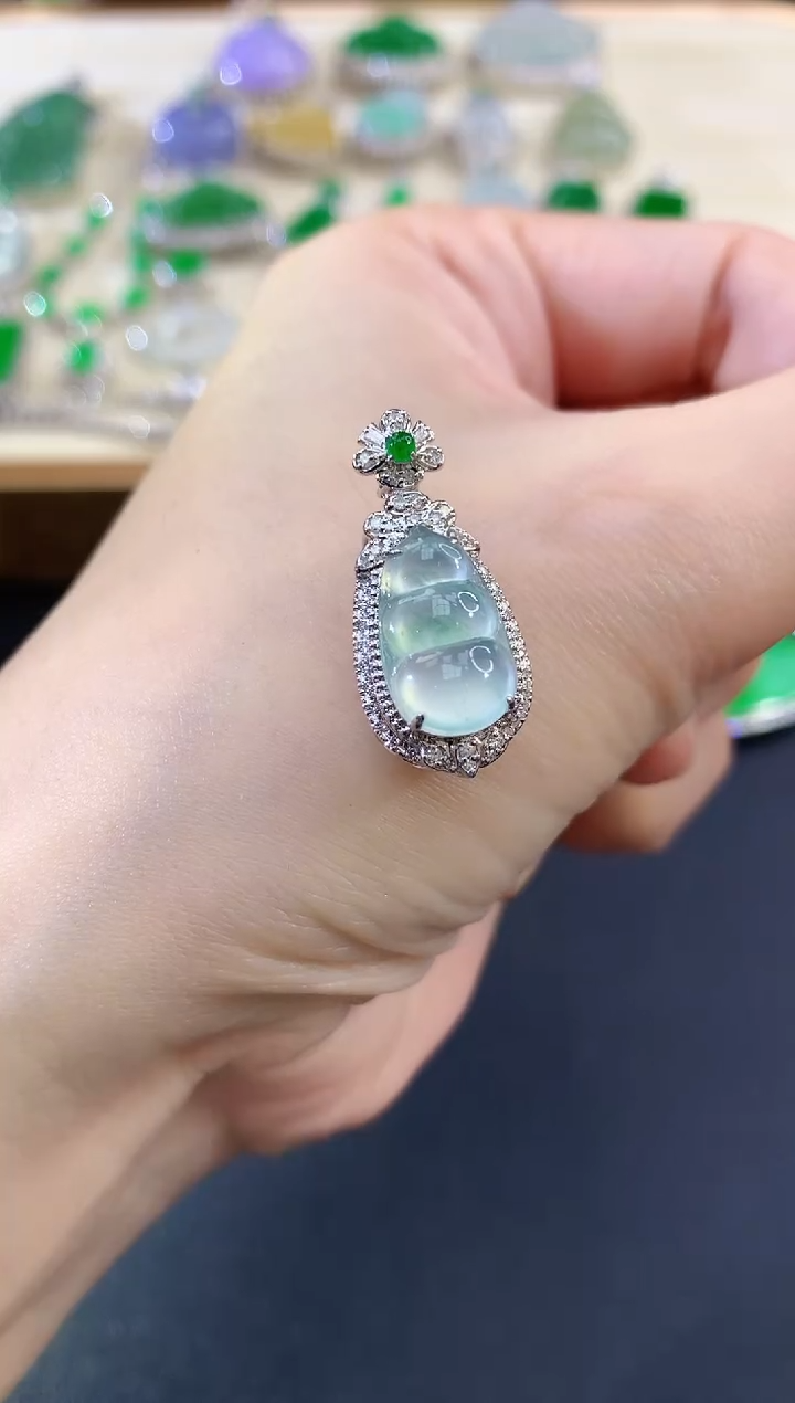 翡翠18K金镶嵌吊坠(不含链)豆子|4980