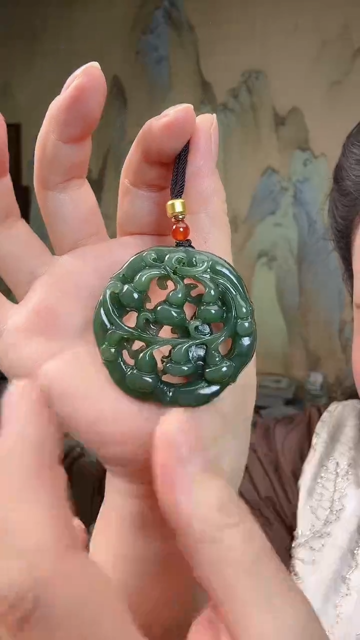 颈饰未镶嵌和田玉.