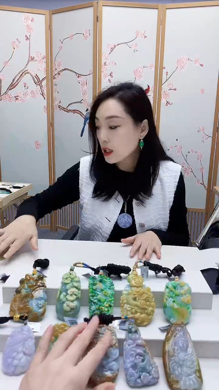 未镶嵌定制翡翠宝****哥5160ry-毛货挂件