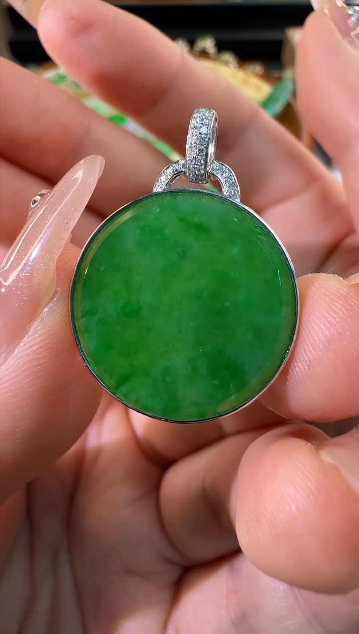 【闪购商品】翡翠颈饰18K金镶嵌缅甸A货翡翠圆牌吊坠