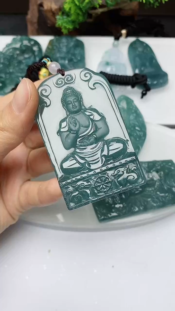 【闪购商品】翡翠颈饰未镶嵌