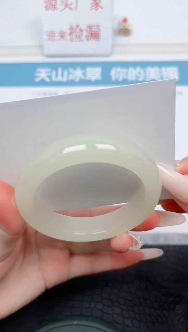 【闪购商品】石英质玉手镯未镶嵌53-51.6