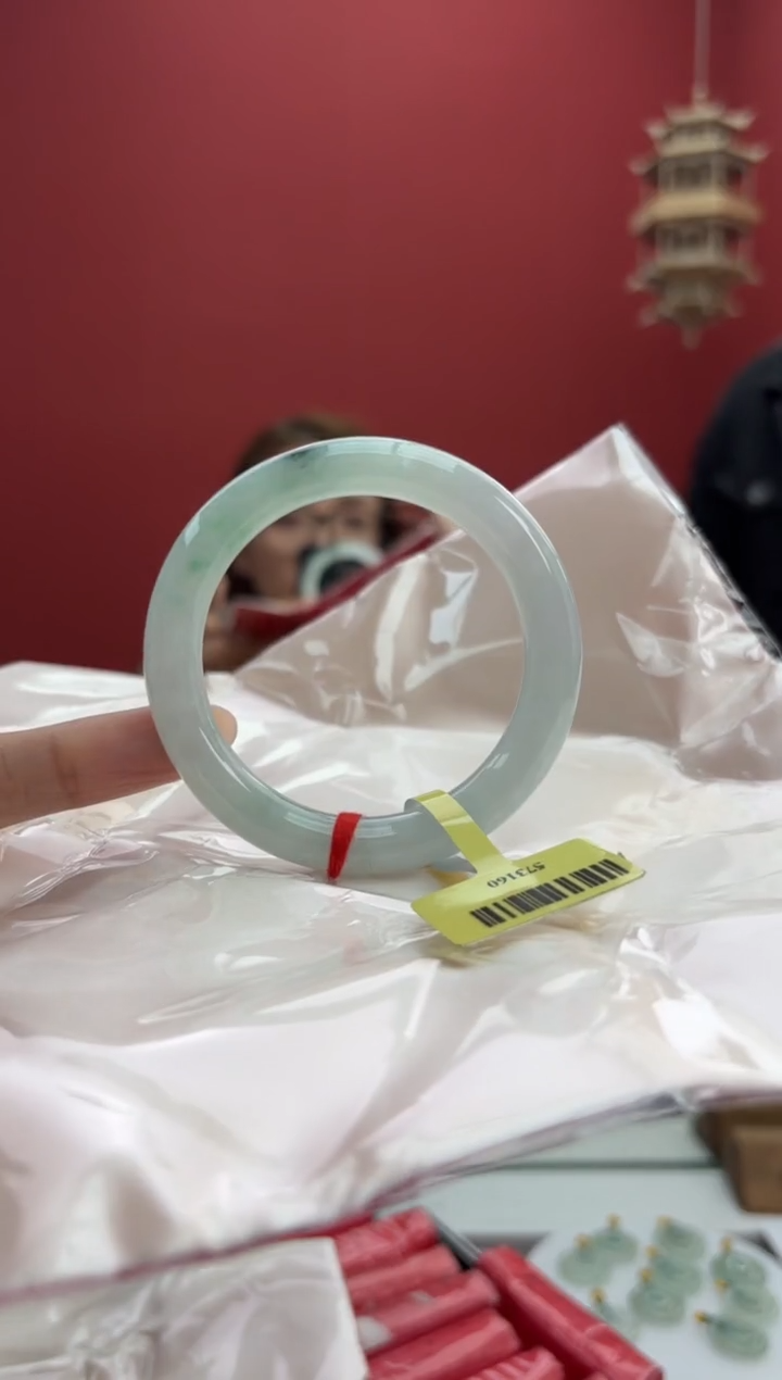 【闪购商品】翡翠手镯（圆镯）未镶嵌1手镯