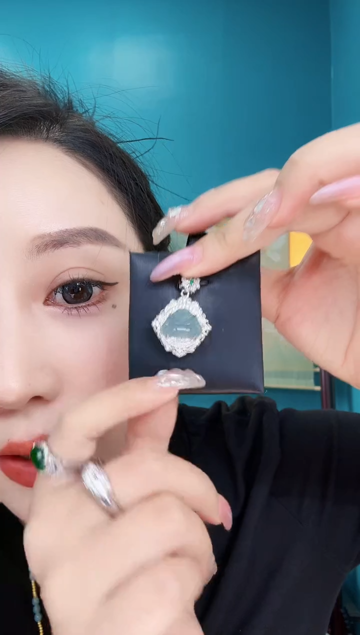 翡翠未镶嵌颈饰吊坠（不含链）