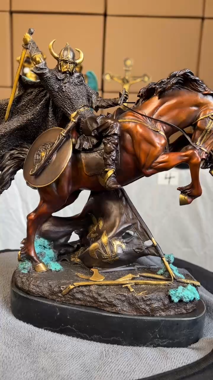 精铜材质精美雕塑