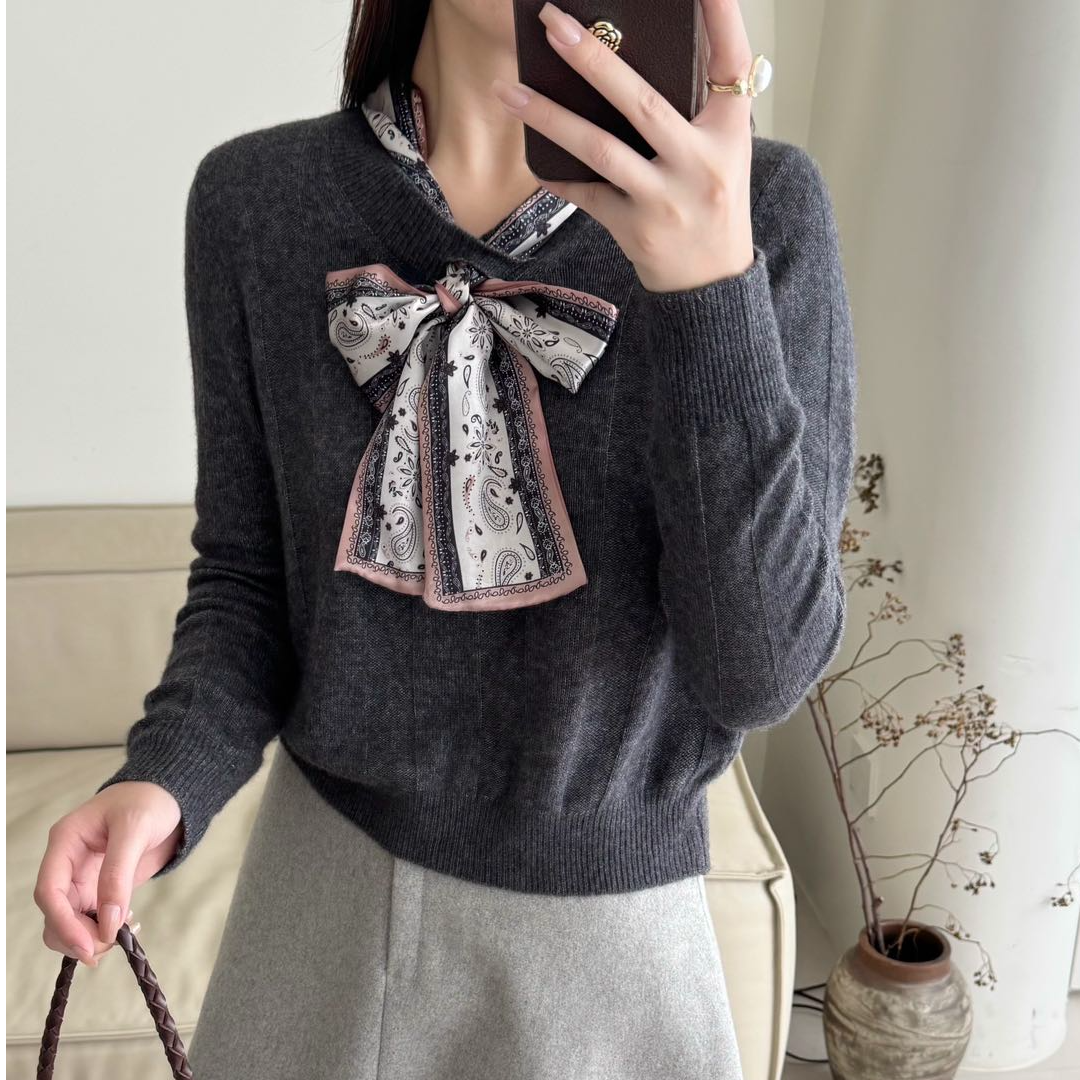 冬季女士设计款丝巾V领羊毛羊绒针织套头衫（825635）