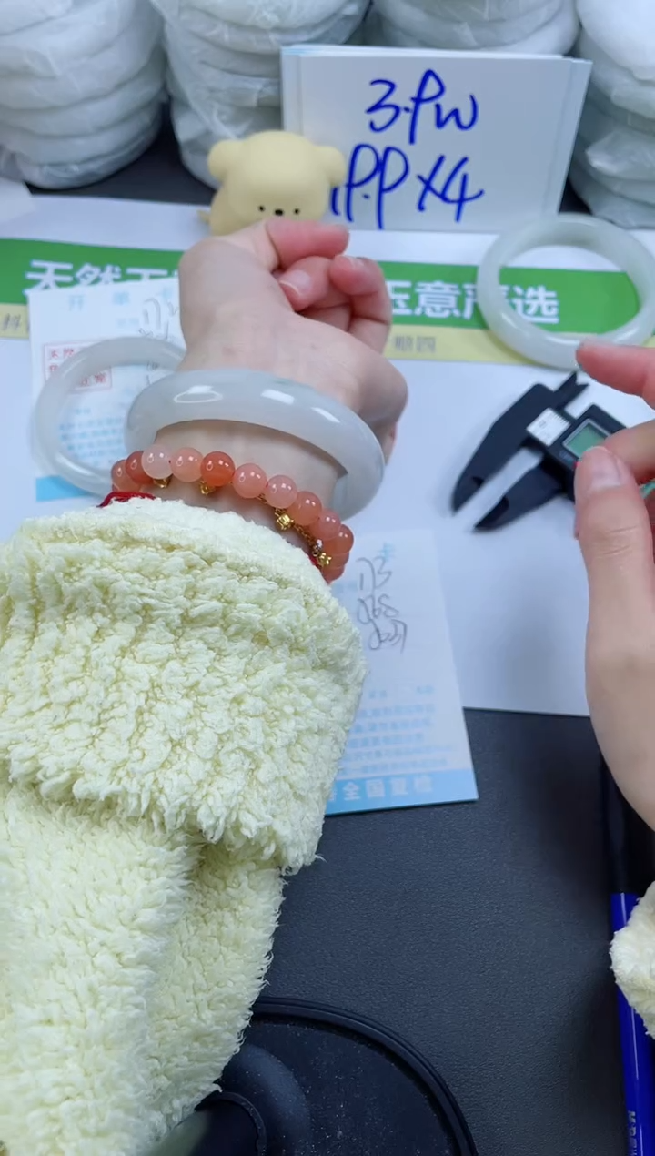 【闪购商品】石英质玉手镯未镶嵌173-56