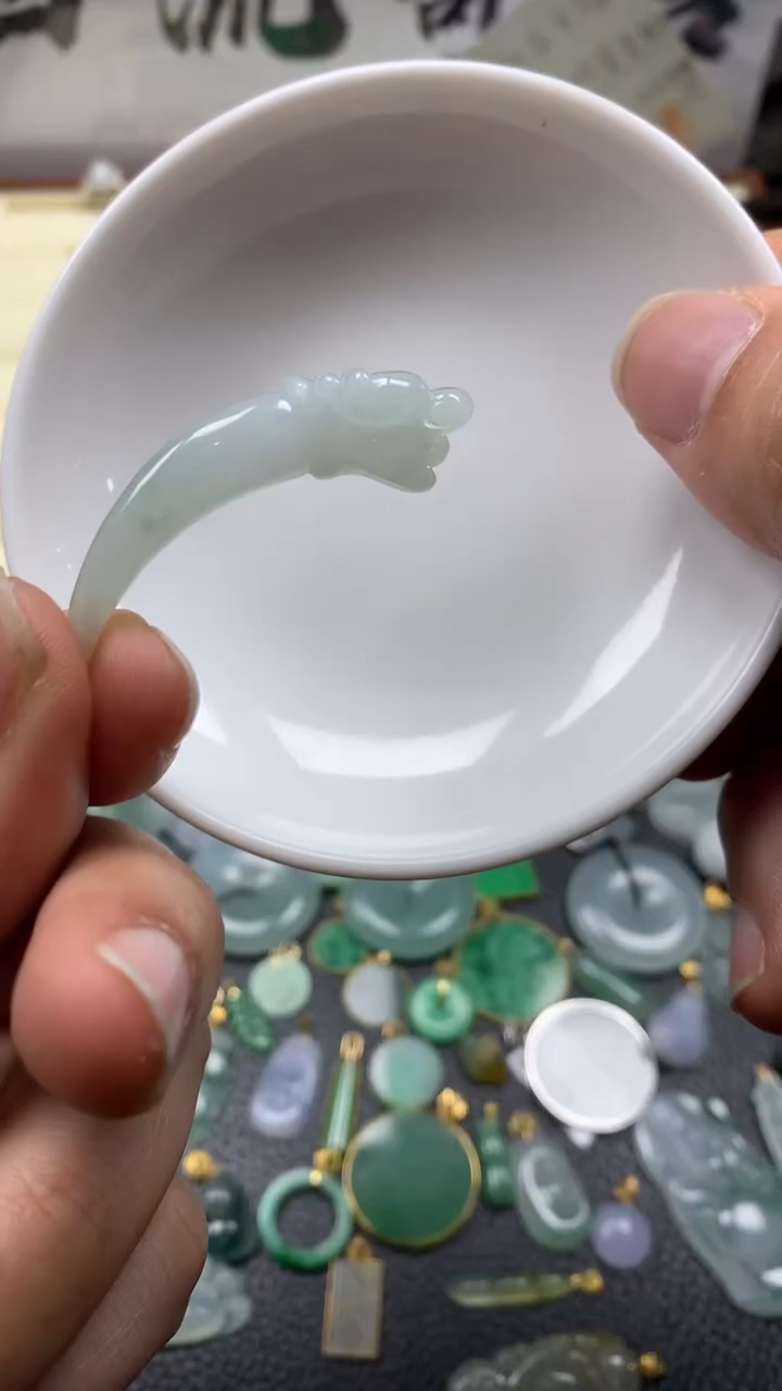 【闪购商品】翡翠颈饰未镶嵌090翡翠吊坠