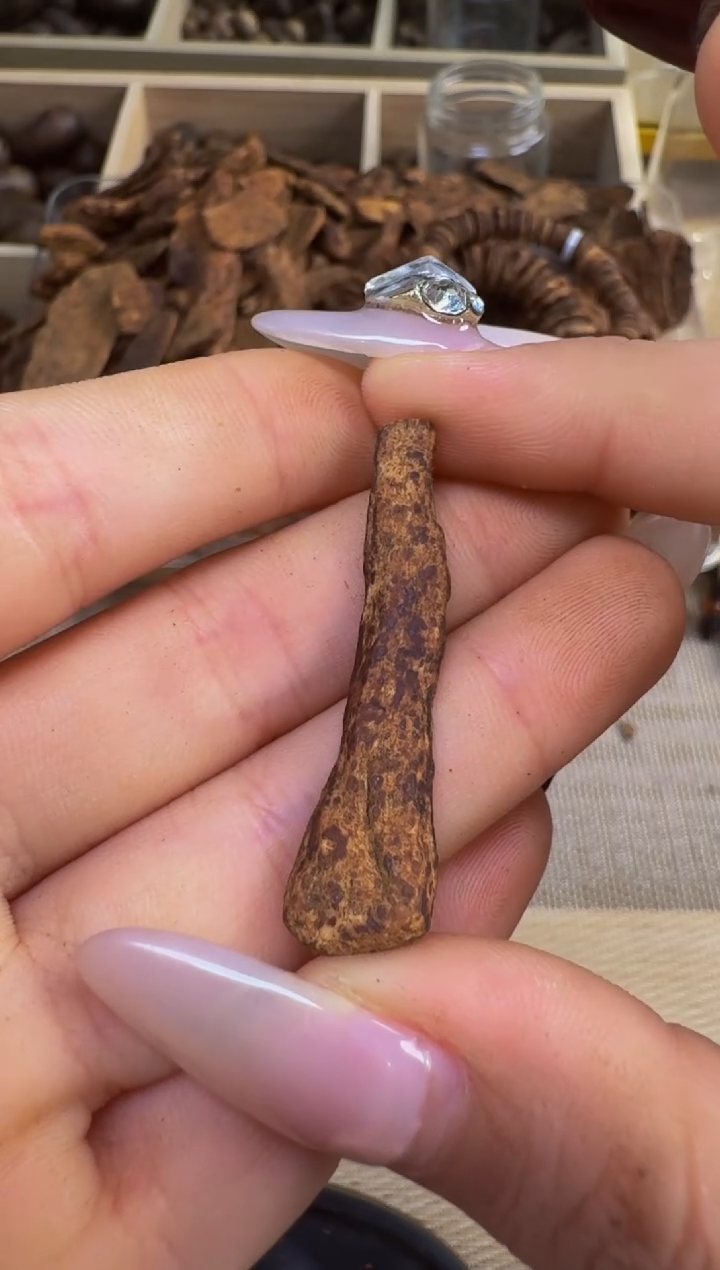 【闪购商品】沉香吊坠越南惠安红土