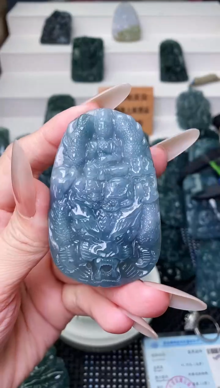 颈饰未镶嵌翡翠 