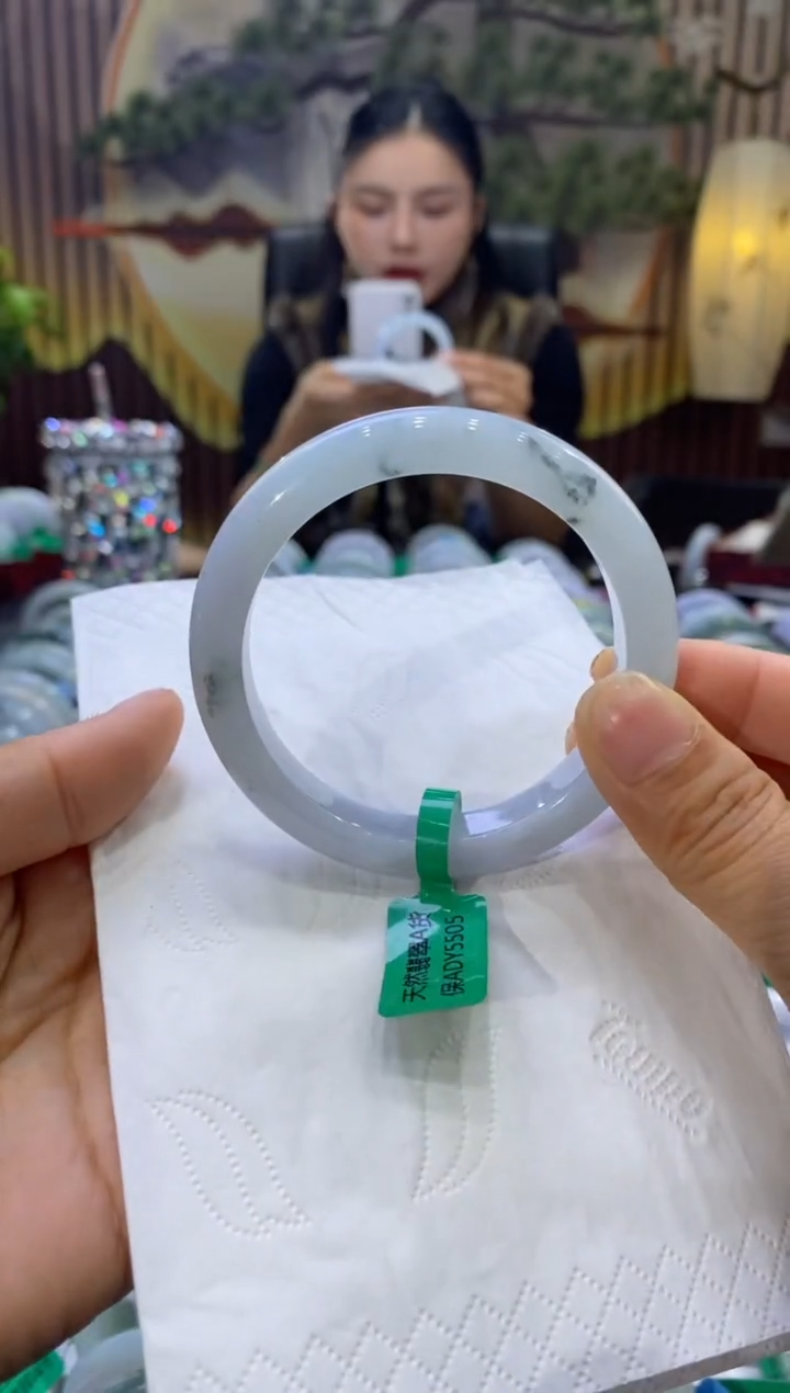 【闪购商品】翡翠手镯未镶嵌多人05349