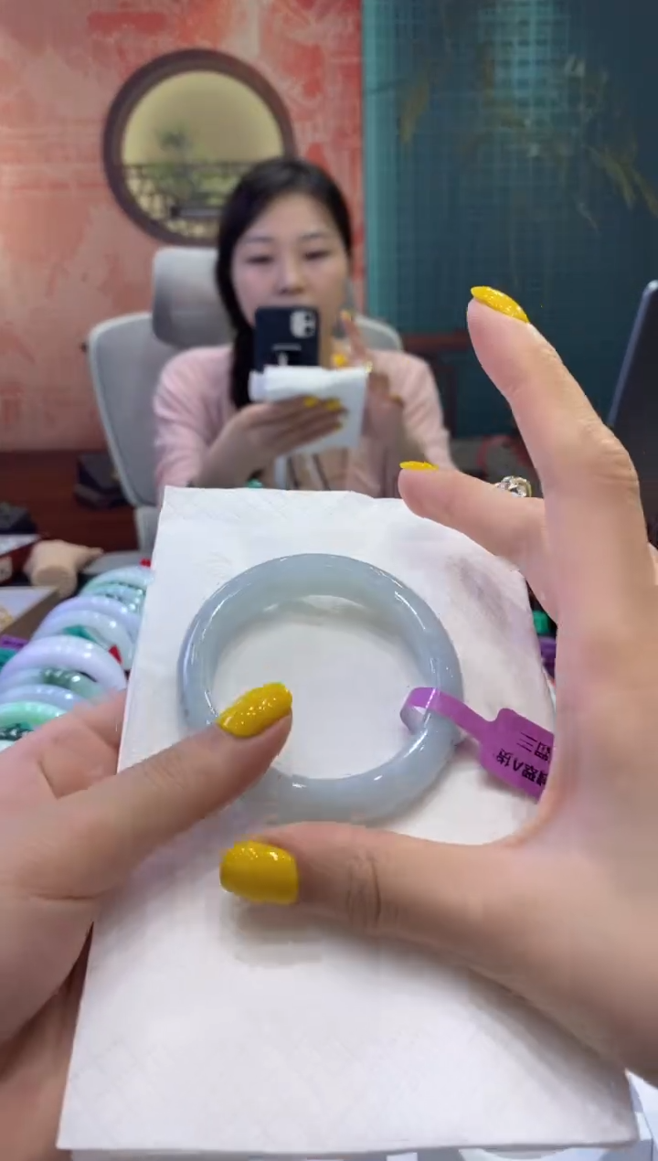 翡翠手镯未镶嵌多人20000