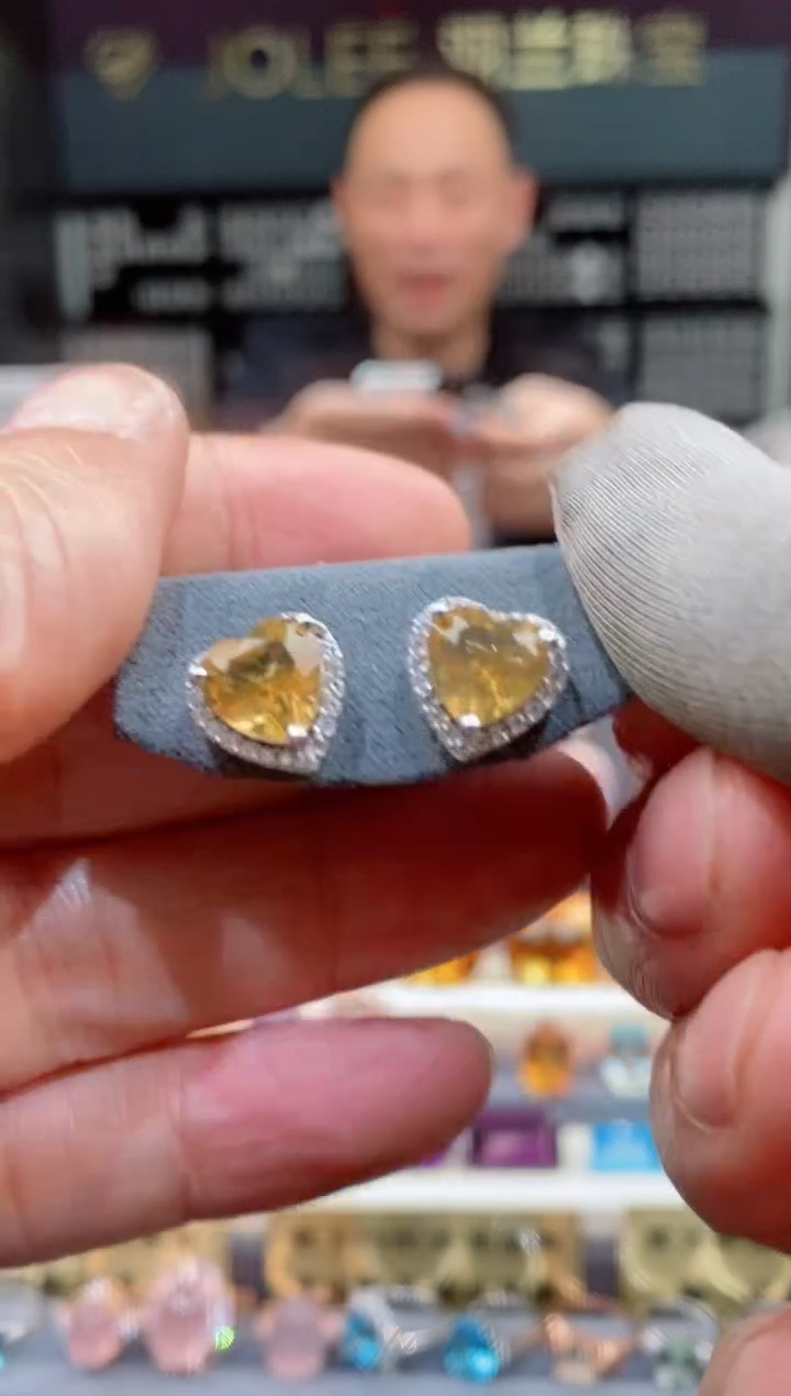 【闪购商品】黄晶耳钉银S925镶嵌黄晶耳钉