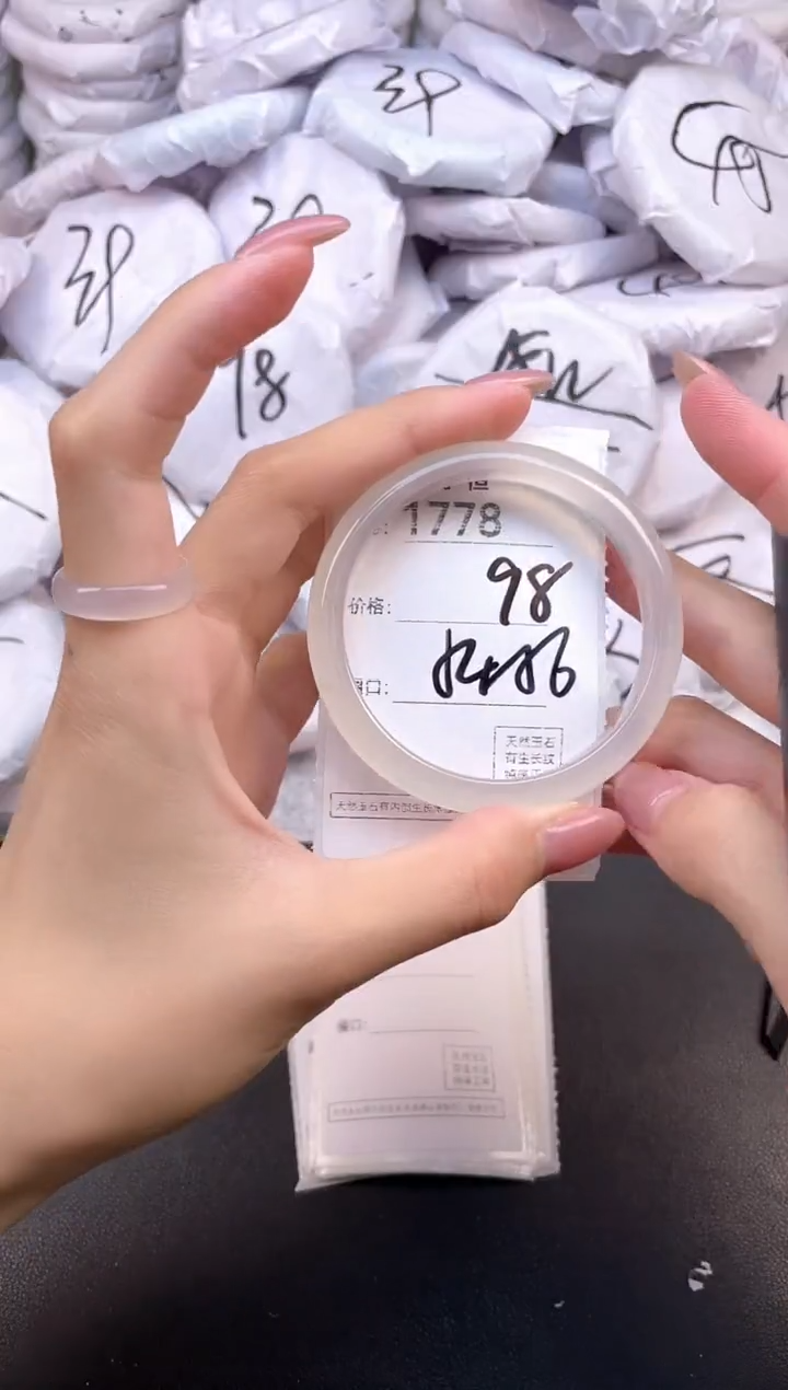 玛瑙/玉髓手镯未镶嵌1778