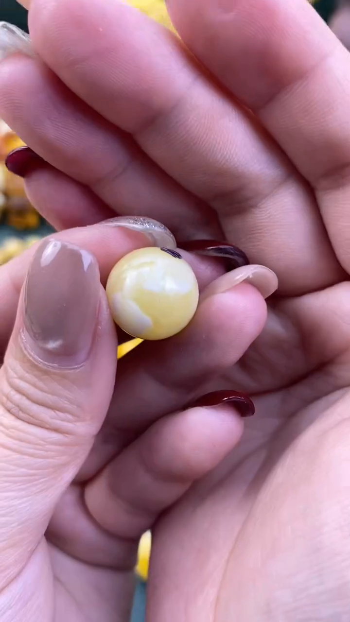 【闪购商品】琥珀裸石未镶嵌月.92