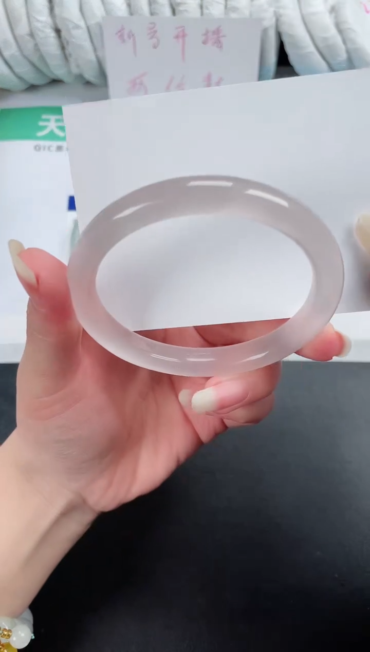 【闪购商品】石英质玉手镯未镶嵌69-60.3