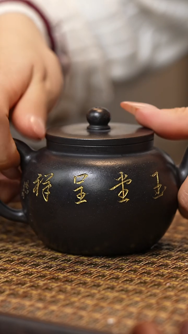 茶壶紫砂克拉玛依黑 平盖莲子