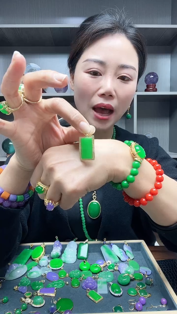 【闪购商品】翡翠吊坠(赠链)14K金镶嵌吊坠