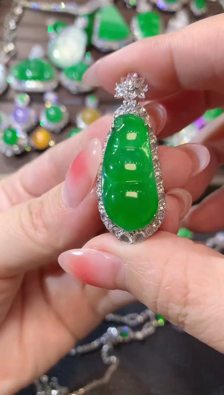 【闪购商品】翡翠吊坠(不含链)18K金镶嵌C58