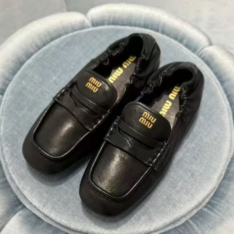 全新未使用 MIU MIU/缪缪 /圆头乐福鞋/36码