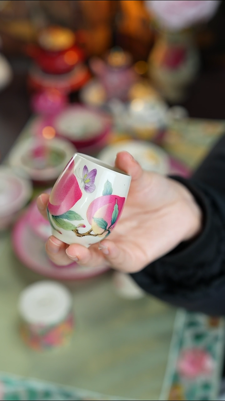 景德镇手工手绘雅圣粉彩杯