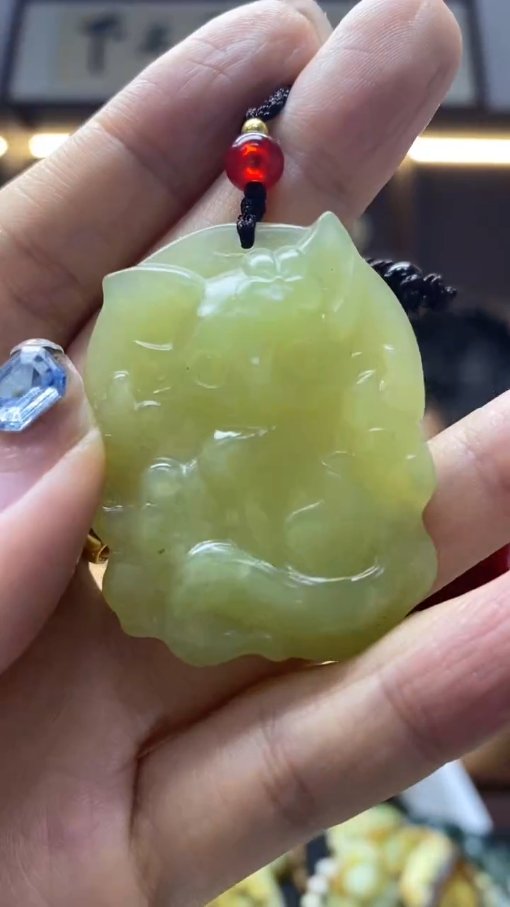 未镶嵌岫玉挂件  