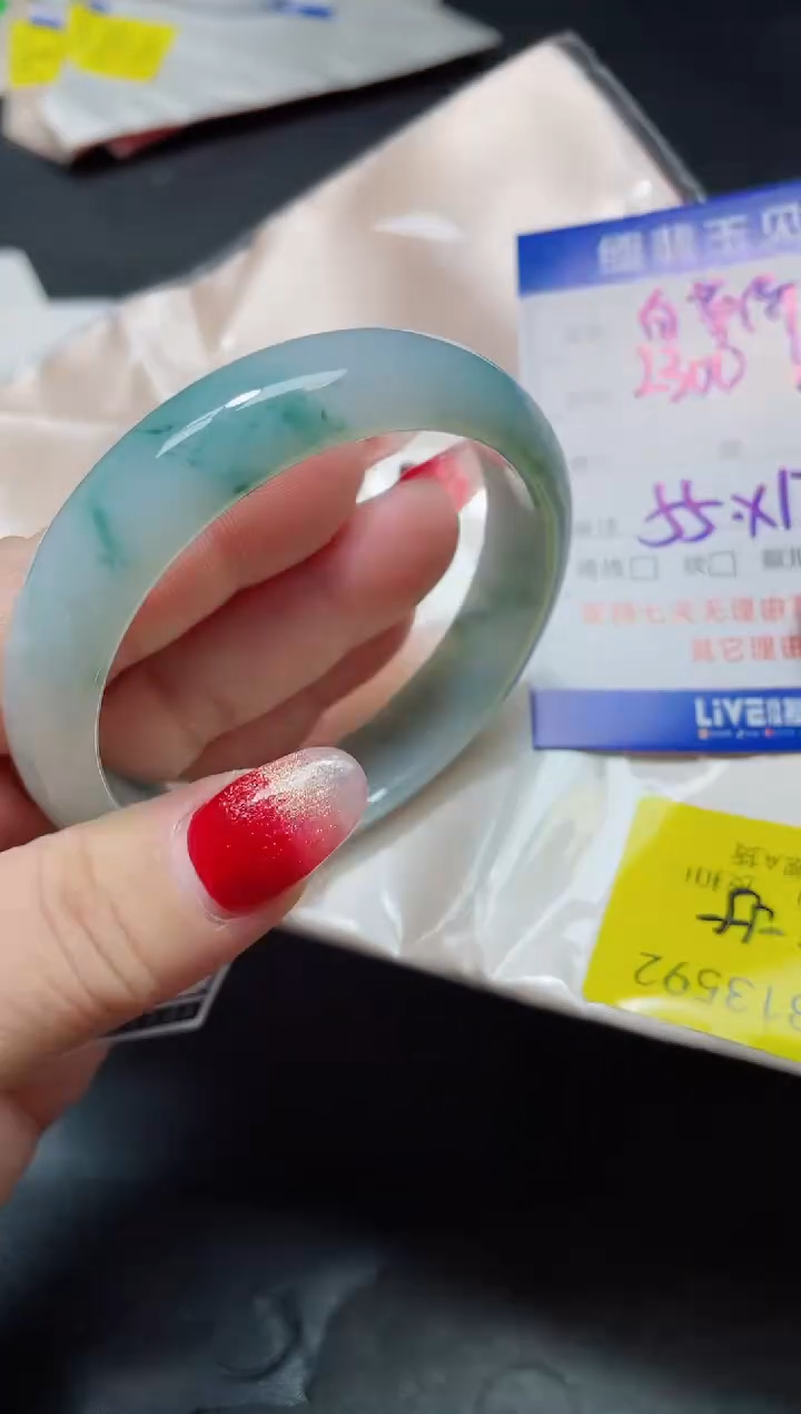 未镶嵌手镯翡翠白**?55/13592