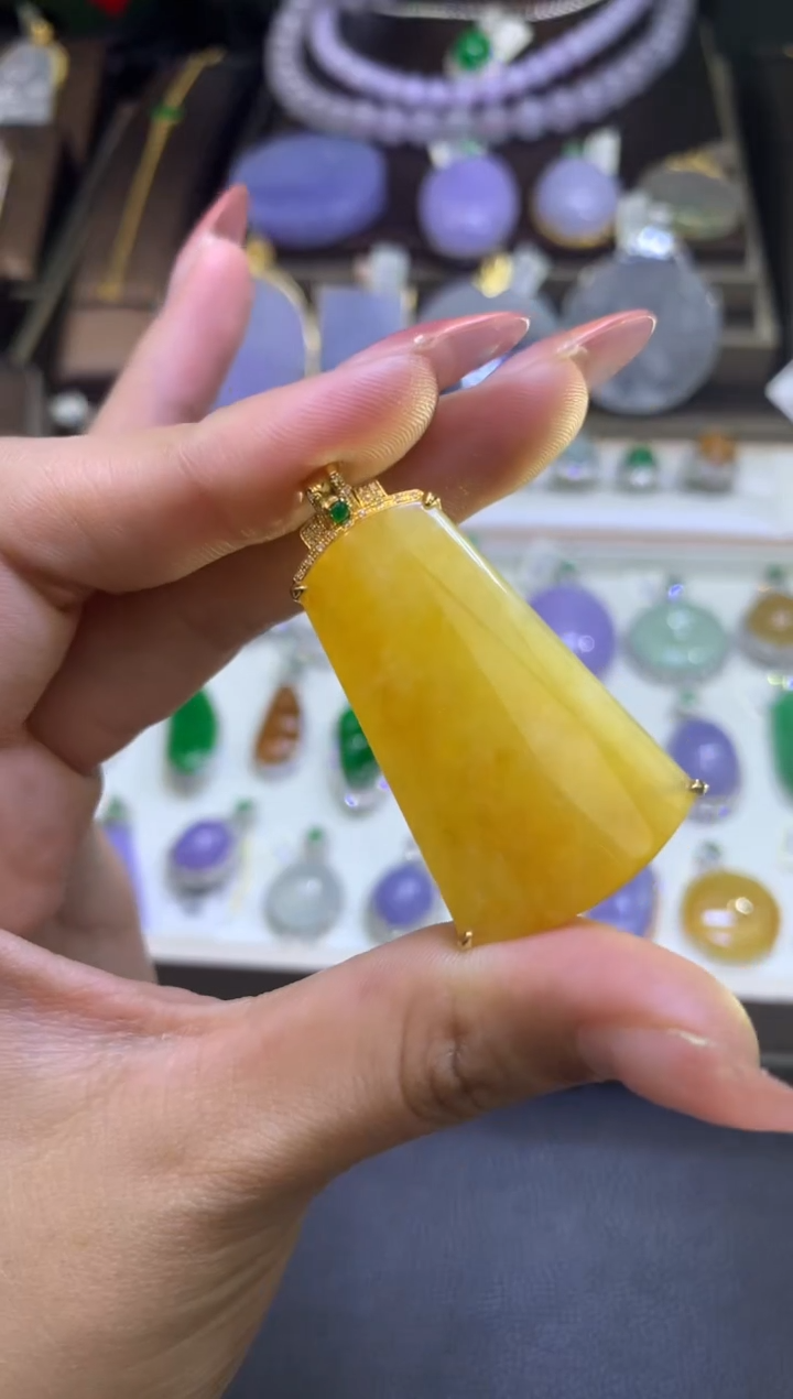 【闪购商品】翡翠18K金镶嵌颈饰18k镶嵌翡翠吊坠
