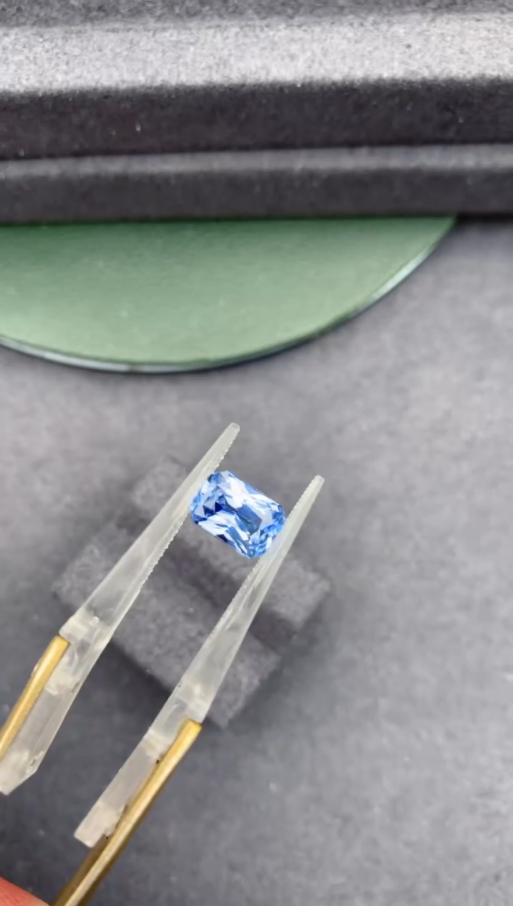 【闪购商品】蓝宝石裸石未镶嵌1.5ct无烧矢车菊