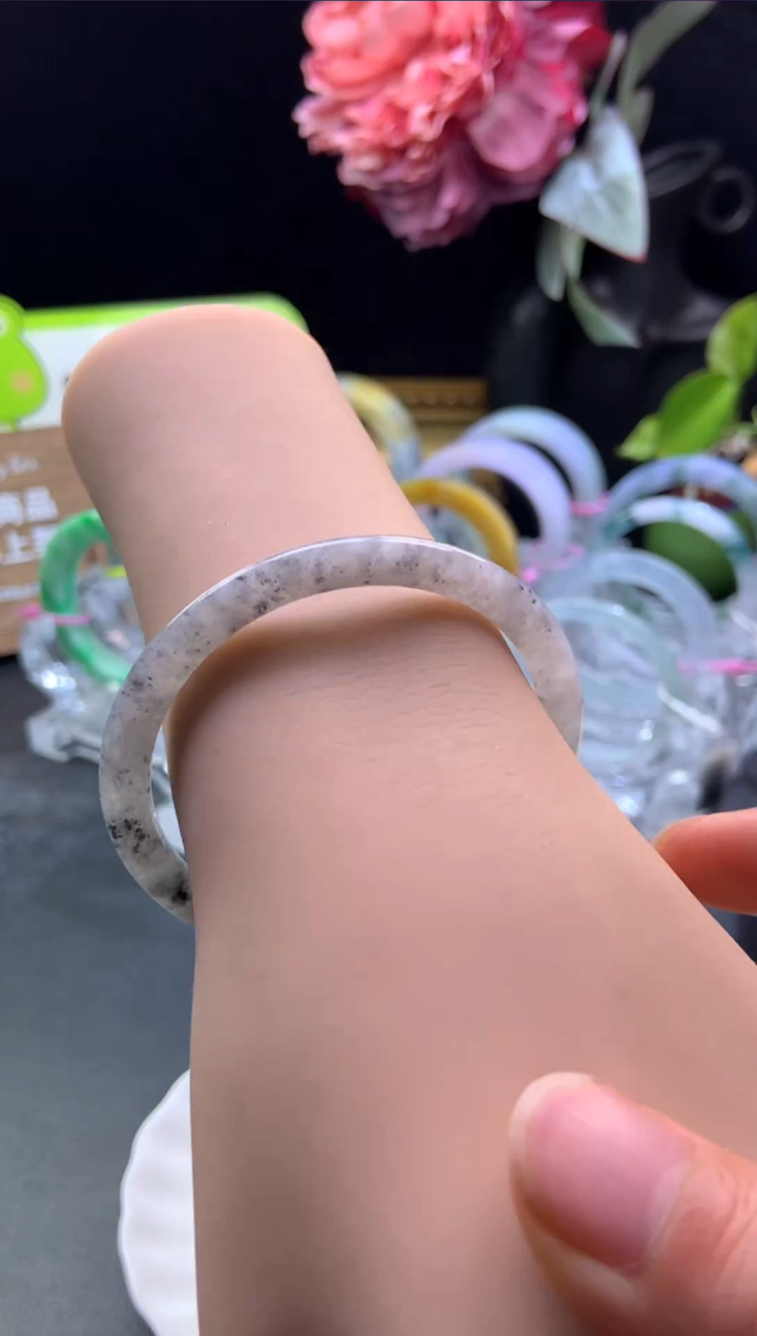 未镶嵌挂件翡翠半镯