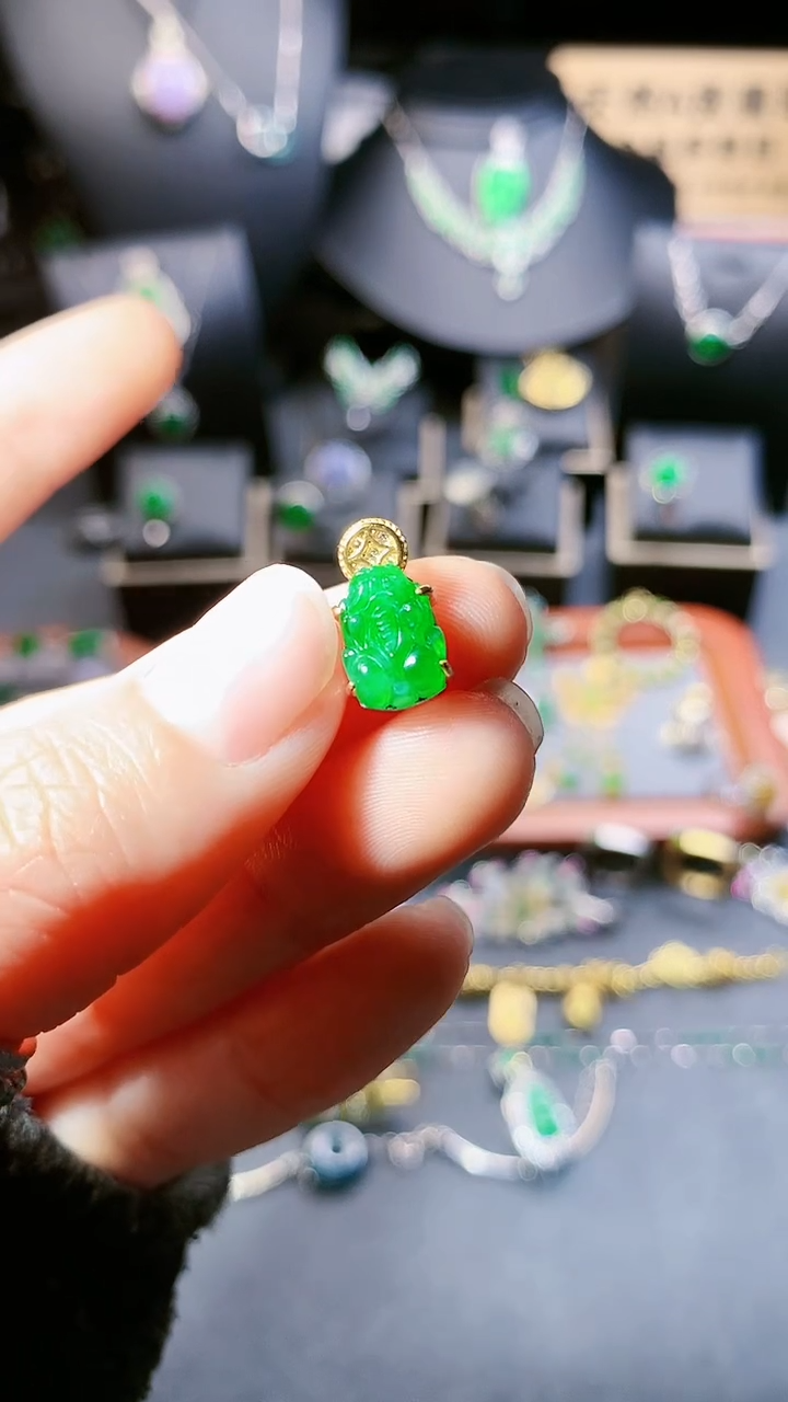 【闪购商品】翡翠吊坠(不含链)银S925镶嵌小提留