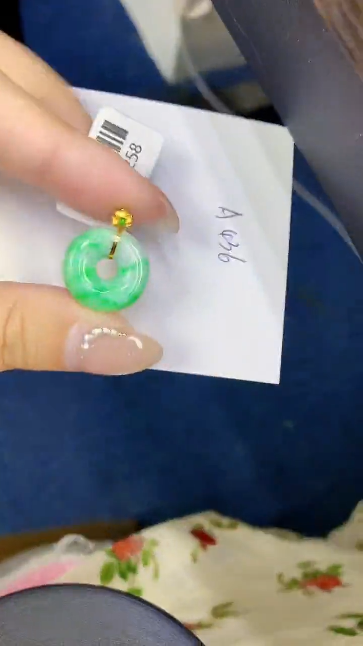 颈饰18K金镶嵌翡翠缅甸天然翡翠A货