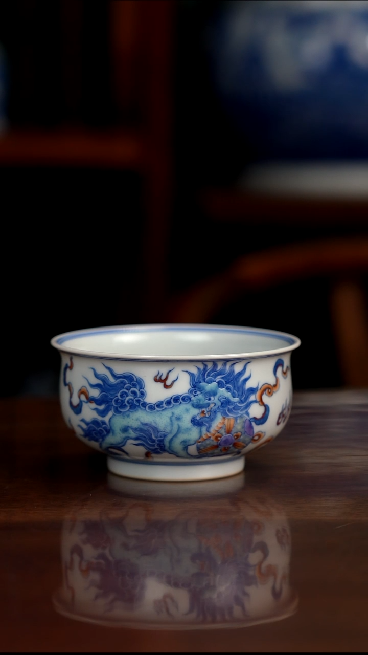 空山明月新派斗彩狮子