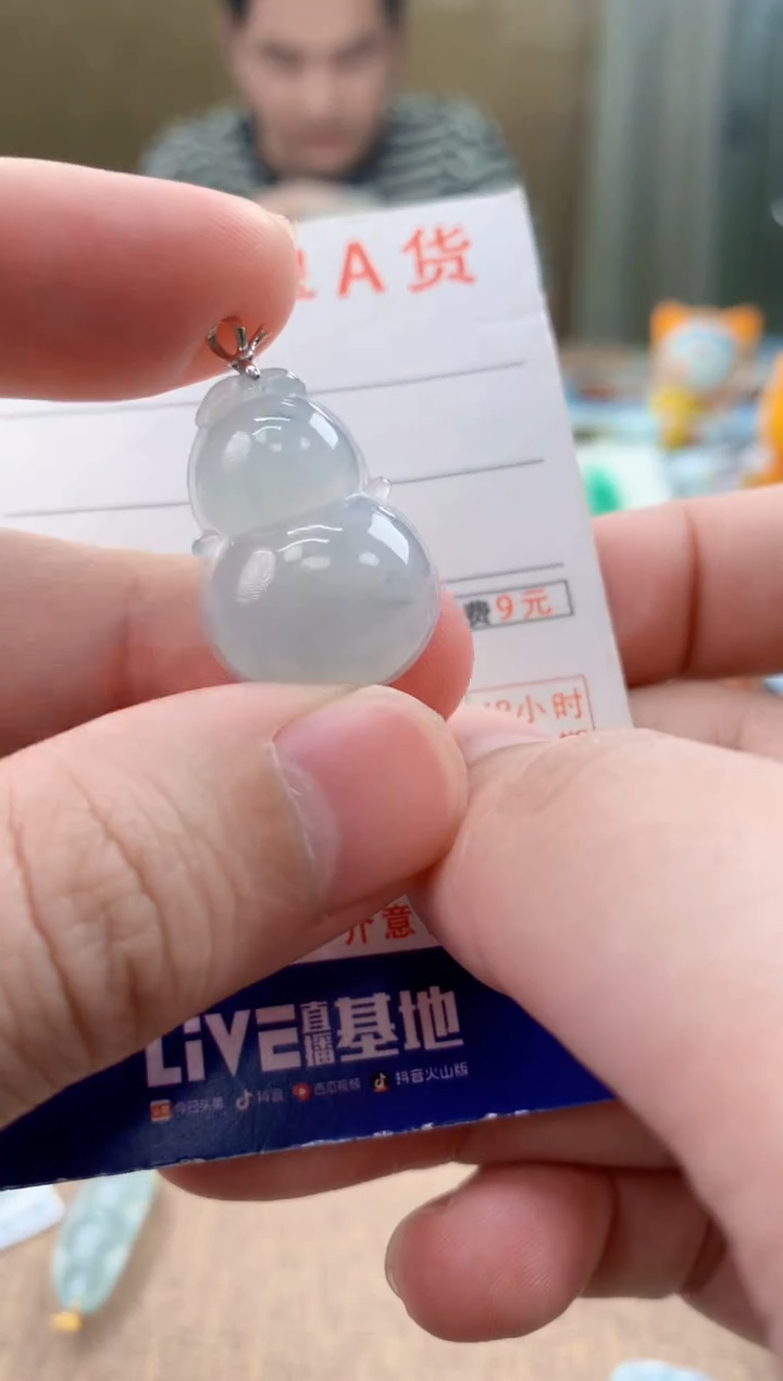 颈饰18K金镶嵌翡翠 天然A货翡翠挂件