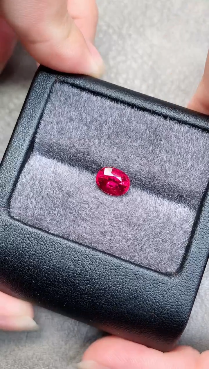 【闪购商品】碧玺裸石未镶嵌1.92ct 卢比莱 椭圆 EX