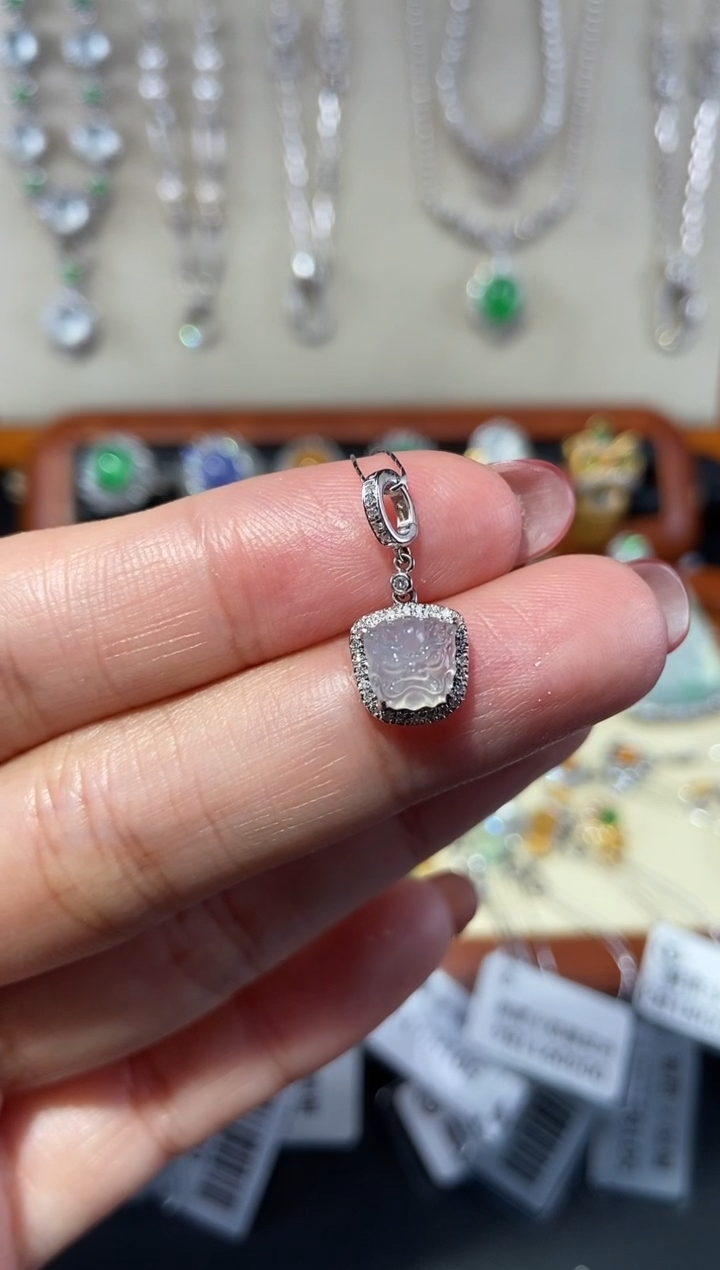 【闪购商品】翡翠吊坠(不含链)18K金镶嵌吊坠