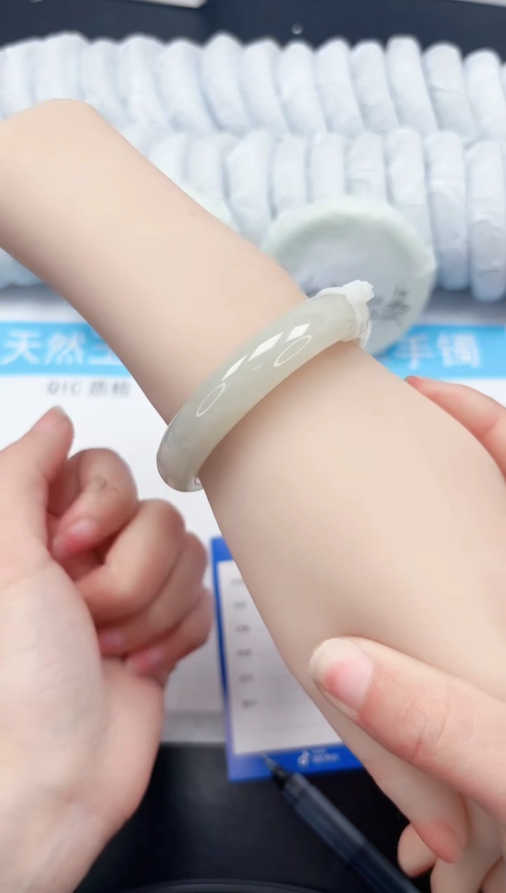 【闪购商品】和田玉手镯未镶嵌304-