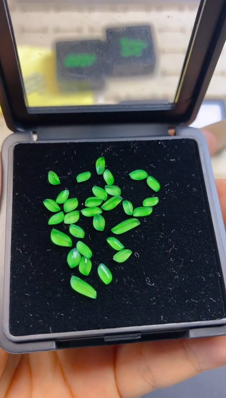 定制翡翠未镶嵌天然翡翠蛋面51