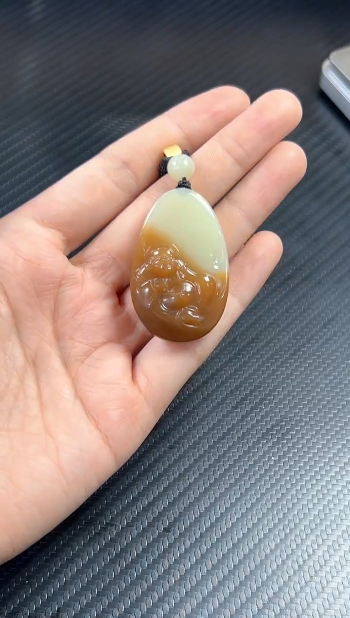 吊坠(赠链)未镶嵌和田玉若羌微色差