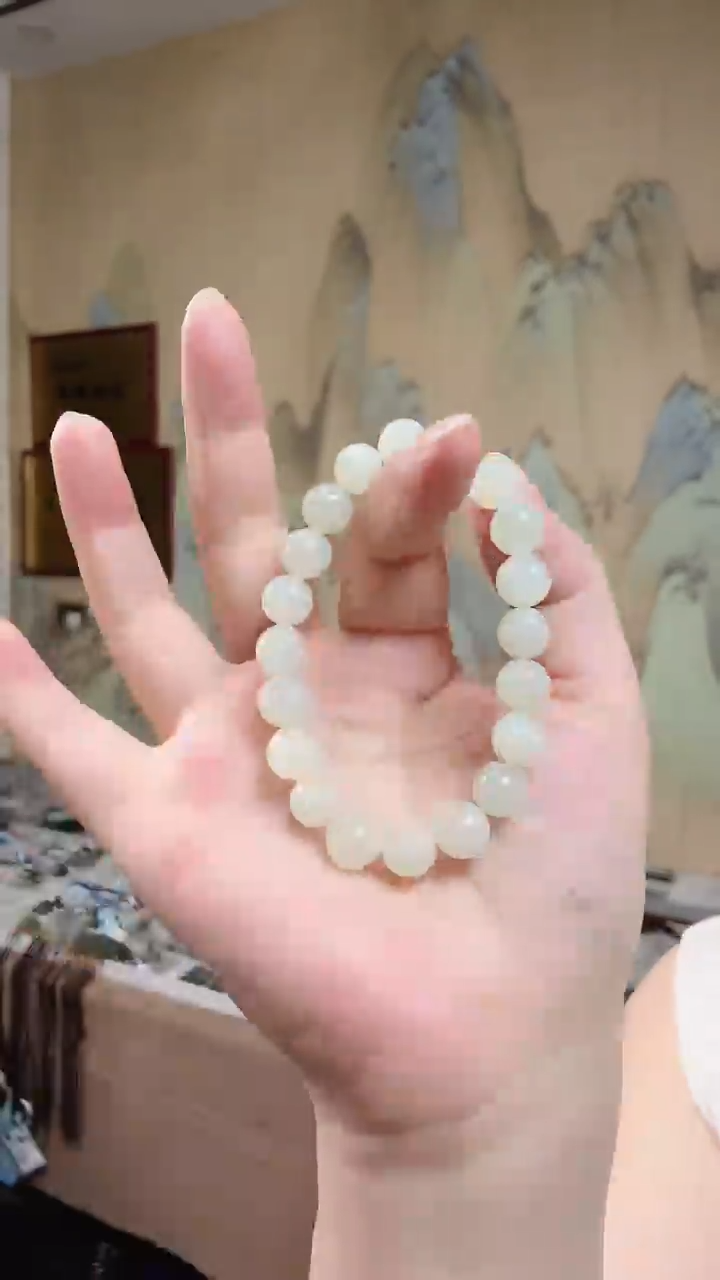 和田玉未镶嵌颈饰.