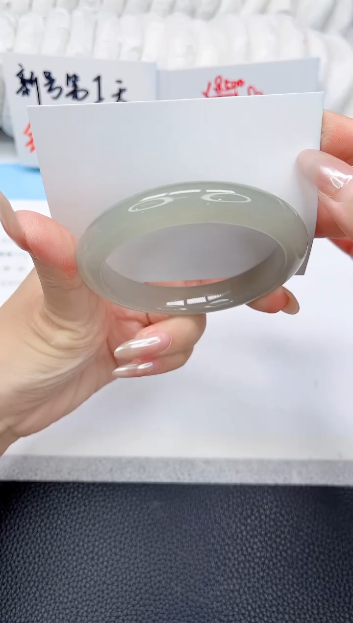 未镶嵌手镯石英质玉225-59.3