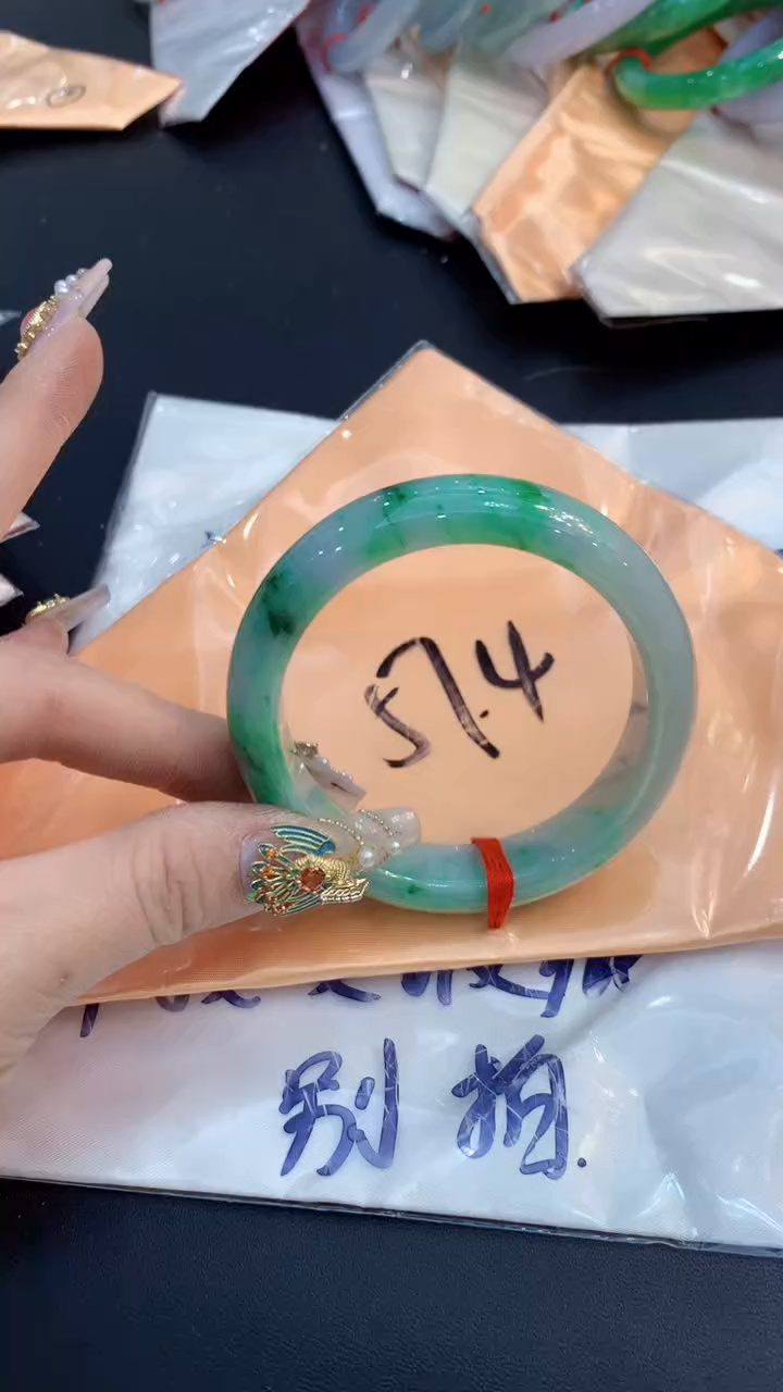 【闪购商品】翡翠手镯未镶嵌90028668347